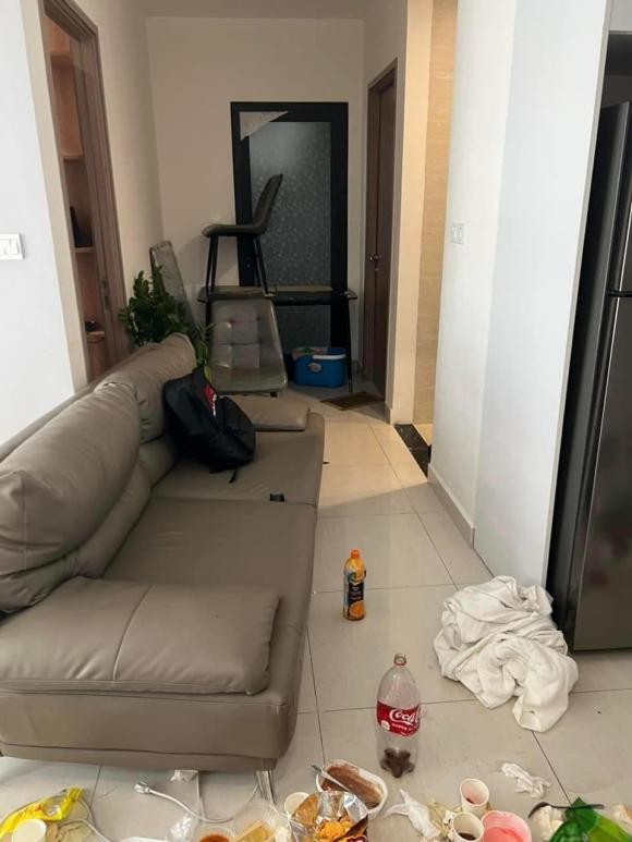 ''Cho thuê homestay mà khi khách về rồi thấy lạ lắm. Đứng đây 30 phút rồi mà chưa biết nên đập cái nào trước'', chủ homestay chia sẻ.