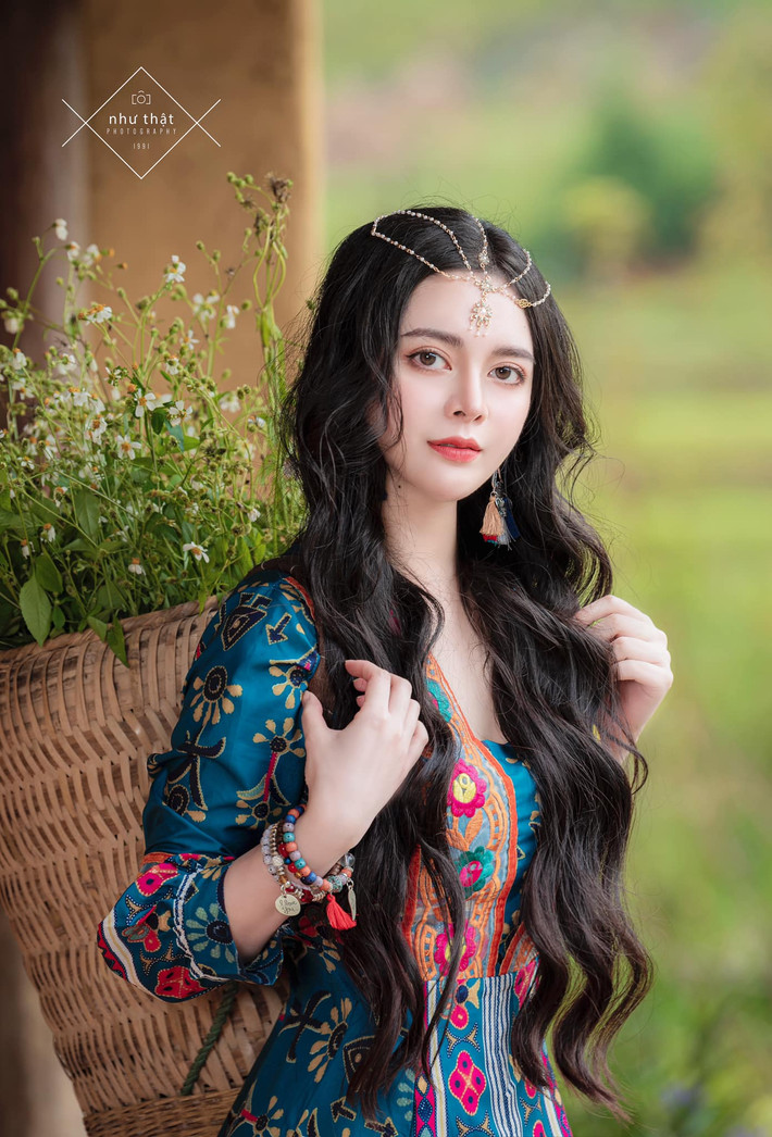Cao Diệp Anh sở hữu hình thể khá sáng, cô cao 1m72 cùng số đo 3 vòng 92 - 55 - 92 cm.