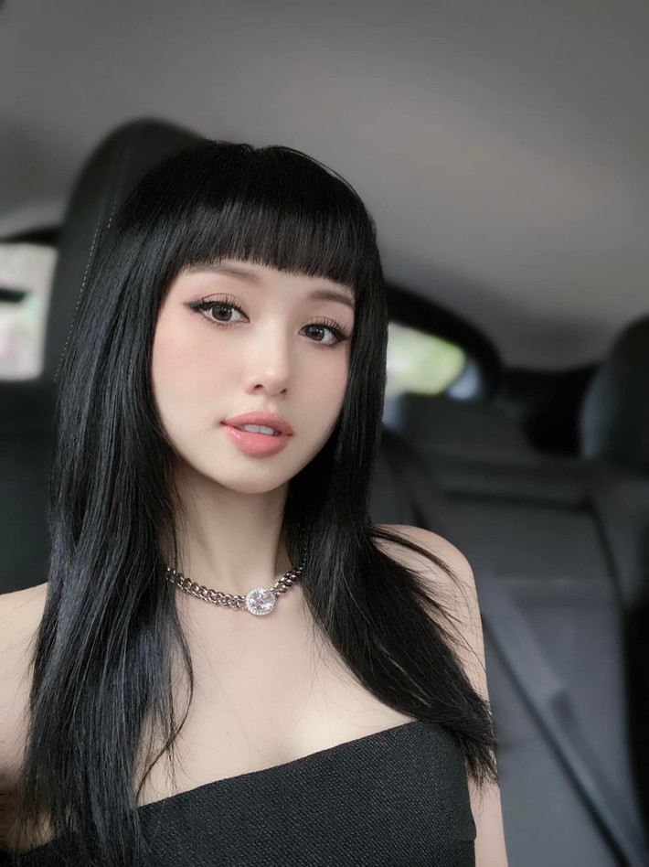 Phía dưới bài viết, khán giả để lại nhiều lời khen "có cánh" dành cho Tâm Tít như: "Xin vía để được body vạn người mê như này chị Tâm ơi" hay "U mê cái nhan sắc này quá luôn"...
