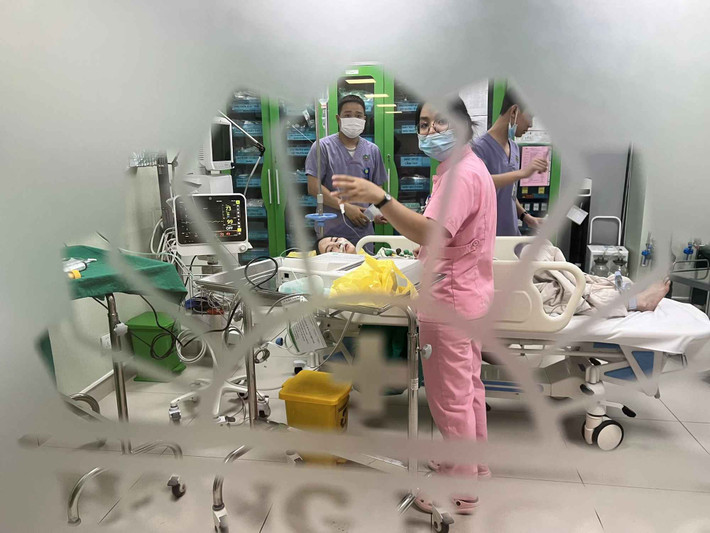 Hồi tháng 7/2023, Chu Thanh Huyền trở thành tâm điểm chú ý trên MXH. Cô nàng bị tố “ngáo” quyền lực, có cách ứng xử và thái độ không chuẩn mực khi livestream bán hàng online. Cũng từ sự việc này, nhiều tin đồn không tích cực và chưa được xác thực trong quá khứ của nàng hot girl cũng được lan truyền.