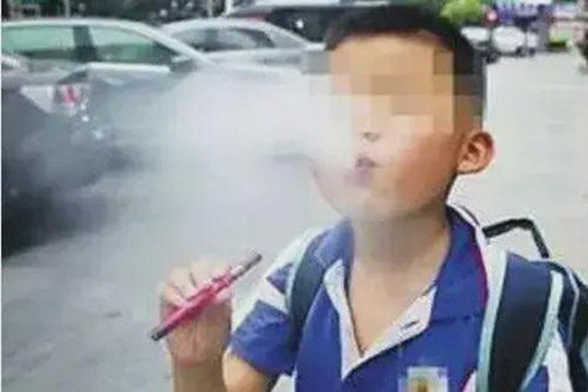 Thuốc lá điện tử là thiết bị chạy bằng pin dùng để làm nóng dung dịch lỏng (thường chứa nicotine), biến dung dịch này thành hơi cùng những luồng khói có hương thơm để người hút có thể hít vào phổi.