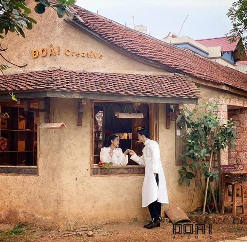 Cặp đôi trai tài gái sắc cũng đã đi đăng ký kết hôn vào ngày 20/10.