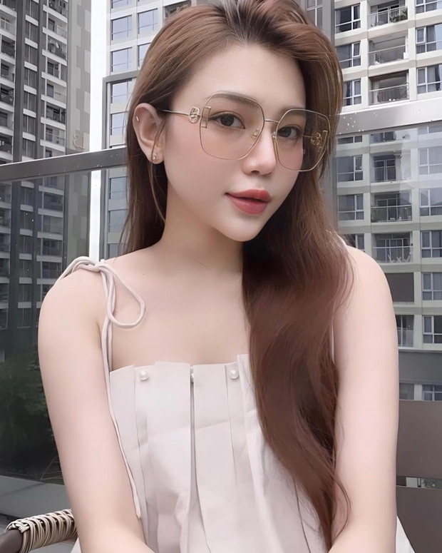Đặc biệt bạn gái Tuấn Tài còn cho thấy mình là tay chơi hàng hiệu khi thường “đập hộp” những món đồ xịn xò, đặc biệt là túi xách.