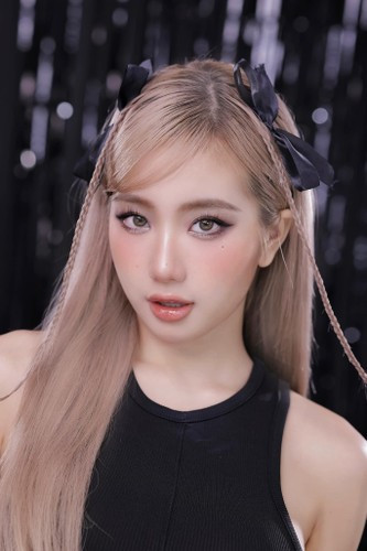 Sau hơn 1 năm quen nhau, hôn lễ của hot girl Huyền 2k4 và Bụt - anh chàng nổi tiếng và thân thiết với nhiều streamer đình đám đã được tổ chức. Đây lập tức trở thành tâm điểm chú ý được nhiều khán giả quan tâm, đặc biệt là cộng đồng game thủ.