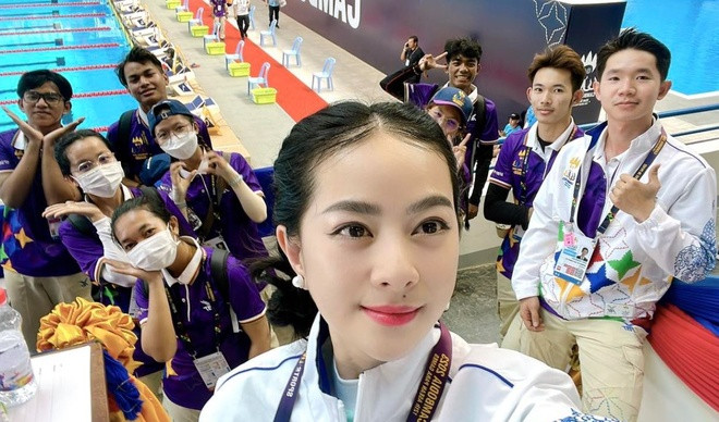 Mới đây, dân mạng đã nhanh chóng tìm kiếm thông tin về Leang Theara - một người đẹp của nước chủ nhà Campuchia đang tham gia hỗ trợ tại SEA Games.