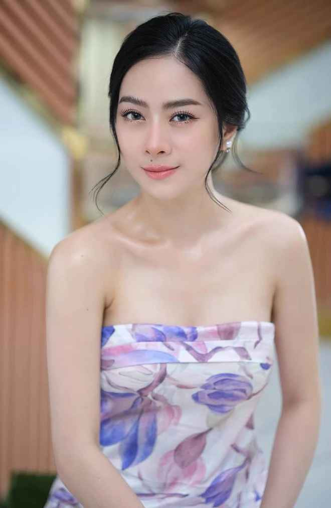Leang Theara kinh doanh trong lĩnh vực làm đẹp và trang sức đồng thời quản lý một tòa chung cư ở Phnom Penh.