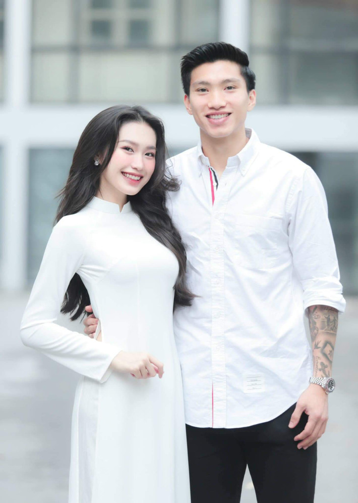 Sau đám cưới đình đám vào tháng 11 vừa qua, đây là chuyến du lịch thứ hai của cặp vợ chồng son Văn Hậu - Hải My.
