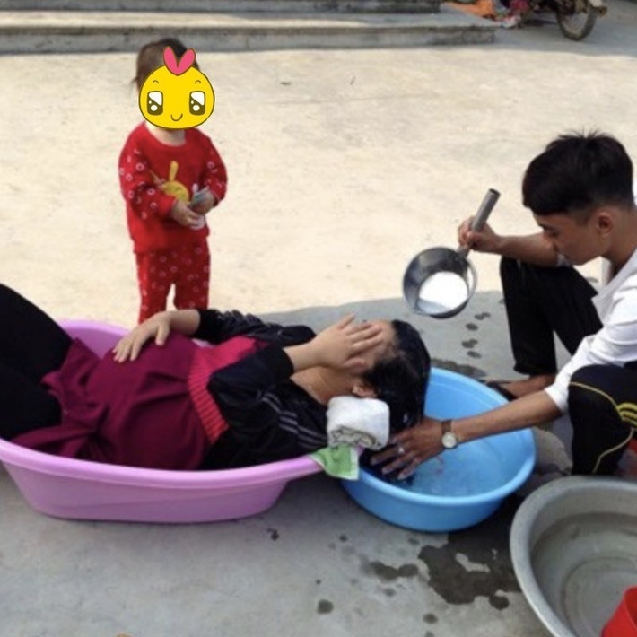 Nhiều chị em bỉm sữa còn tag hẳn tên chồng vào bài viết hi vọng các anh có thể học tập người đàn ông này.