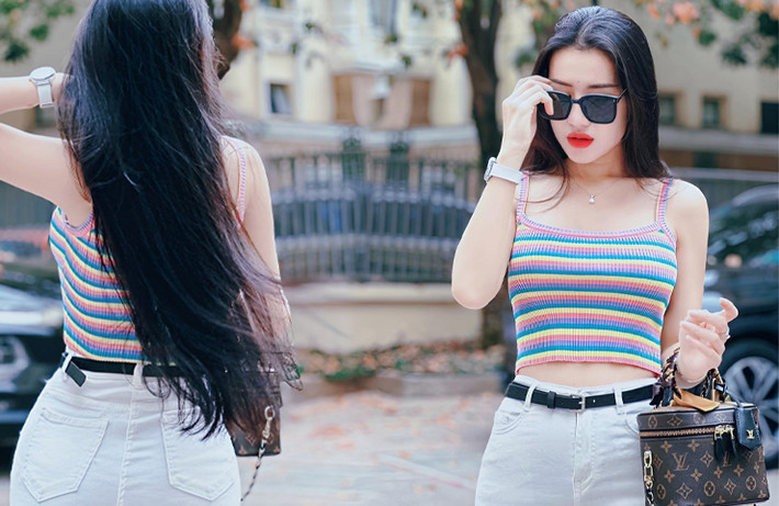 Không chỉ sở hữu gương mặt đẹp với các đường nét thanh tú, hot girl Anh Phương còn "đốn tim" netizen bởi thân hình vòng nào ra vòng đấy vô cùng hấp dẫn.
