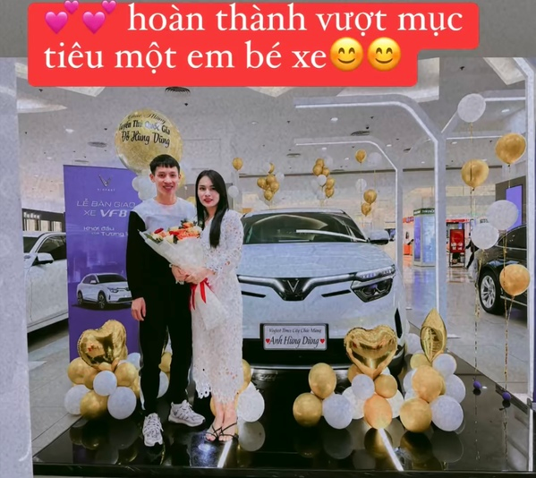 Không chỉ có sự nghiệp thành công, Hùng Dũng còn nổi tiếng là người chồng mẫu mực, thương con, chiều vợ.