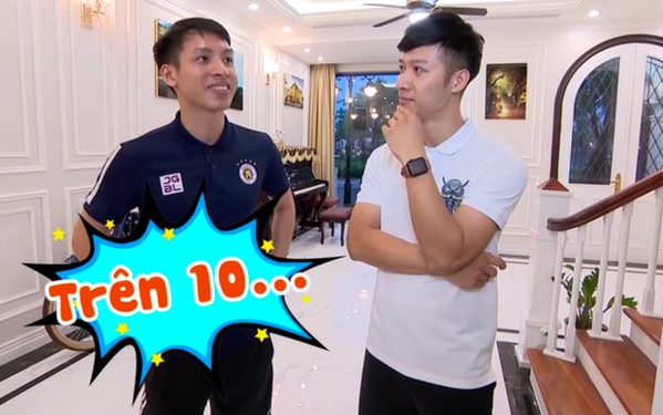 Nhiều người đùa vui khi thấy cảnh này và nói rằng Hùng Dũng dù đang thi đấu quyết liệt nhưng vẫn nhớ "nộp tiền" cho vợ.