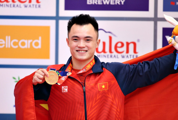 Sau một thời gian luyện tập môn Wu shu nội dung Tao lu, VĐV Nông Văn Hữu đã biểu diễn khá thành thục 3 bộ bài (Tao lu nam); mỗi bộ 3 bài như: tay không, đao và côn. Đến năm 2013, nam VĐV người dân tộc Nùng này được trung tâm cử tham dự thi đấu giải trẻ và giành được 1 huy chương đồng.