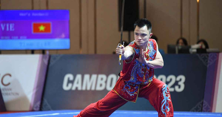 Tiếp đó Nông Văn Hữu liên tục được trung tâm chọn cử tham dự các giải vô địch Wu shu toàn quốc, giải Wu shu trẻ toàn quốc và khu vực. Trong hơn 3 năm (từ 2013 đến tháng 4/2017), nam VĐV đã tham dự 10 giải thi đấu Wu shu và giành được 1 huy chương bạc, 17 huy chương đồng. Trong 2 năm 2015, 2016, Hữu tham dự đến 6 giải và đều giành được huy chương.
