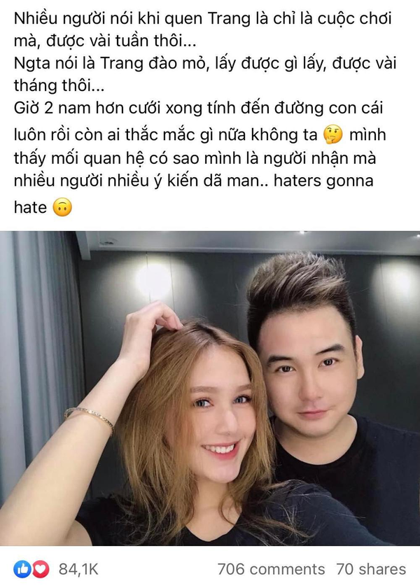 Điều này khiến Xoài Non vô cùng hạnh phúc, cô nhanh chóng cảm ơn và gửi nụ hôn đến chồng.