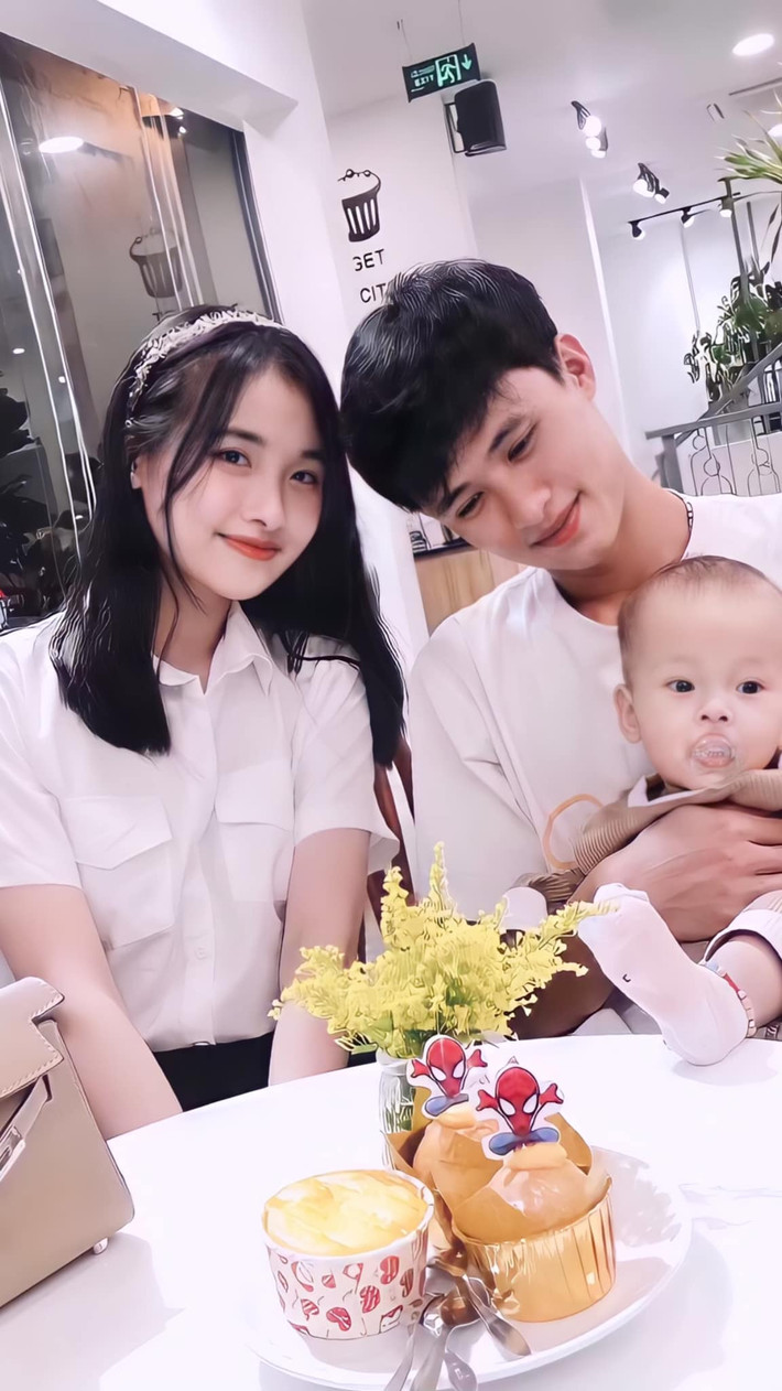 Cặp đôi VĐV của đoàn thể thao Việt Nam quyết định kết hôn vào năm 2021, hiện họ đã có với nhau 1 cô con gái xinh xắn.