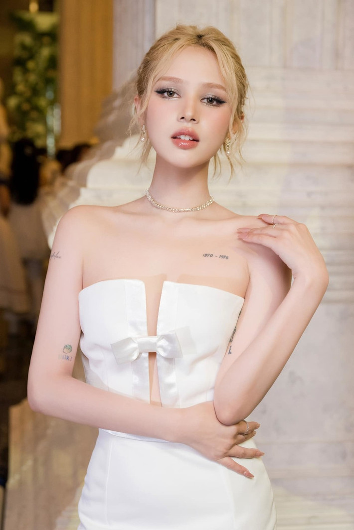 Xoài Non chia sẻ: "Bản thân sức khỏe yếu, rất nhiều bệnh trong người, cũng hay bị ốm. Con mình đẻ ra lỡ không may bị gì thì sao, đó là lí do vì sao mà Xoài và anh Hiếu mới quyết định là sẽ đi cấy trứng...