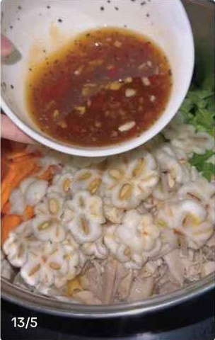 Món gỏi có hương vị thơm ngon, thanh mát, hợp với tiết trời oi bức mùa hè. Tuy làm món gỏi này tốn nhiều thời gian và cần sự tỉ mỉ, cộng với giá măng cụt cao nhưng nhiều bạn trẻ đã mạnh dạn trổ tài, tìm cách chế biến và thưởng thức gỏi gà măng cụt.