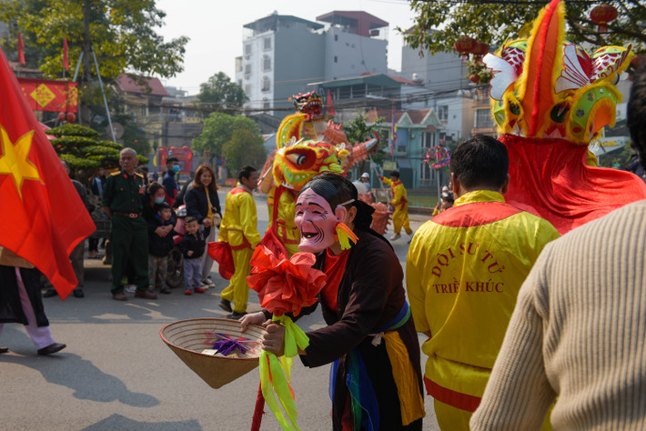 Sau này, điệu múa "Con đĩ đánh bồng" trở thành đặc trưng trong hội làng Triều Khúc diễn ra từ Mùng 9 đến ngày 12 tháng Giêng hàng năm.