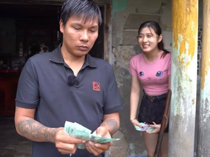 Lúc này, cuộc sống của những cái tên từng góp mặt trong các video, đồng hành cùng hiện tượng mạng Lộc Fuho trong các clip dạy phụ hồ cũng khiến dân mạng tò mò. Gây chú ý hơn cả là Thanh Chi - cô bé xinh như hot girl.