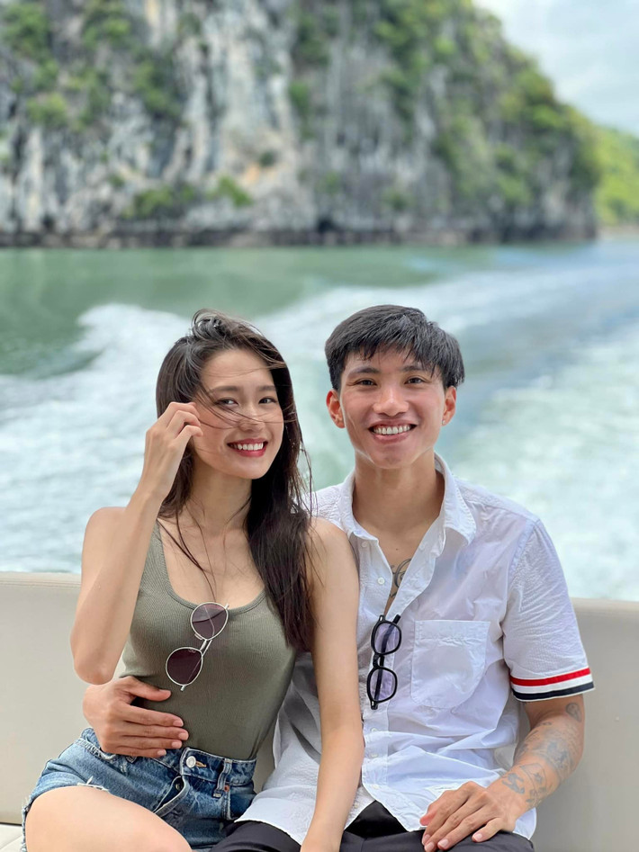 Trước đó, trong một lần bình luận vào ảnh của Doãn Hải My, Đoàn Văn Hậu cũng từng gọi vui người yêu là “lion” (sư tử). Nam cầu thủ có ý bông đùa bạn gái có tính cách mạnh mẽ, quyết đoán hơn trong mối quan hệ.
