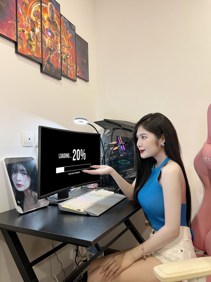 Quỳnh Alee không ít lần khiến dân mạng “xịt máu mũi” khi diện chiếc áo cúp ngực khoe triệt để vòng một căng tràn và đôi xương quai xanh quyến rũ.