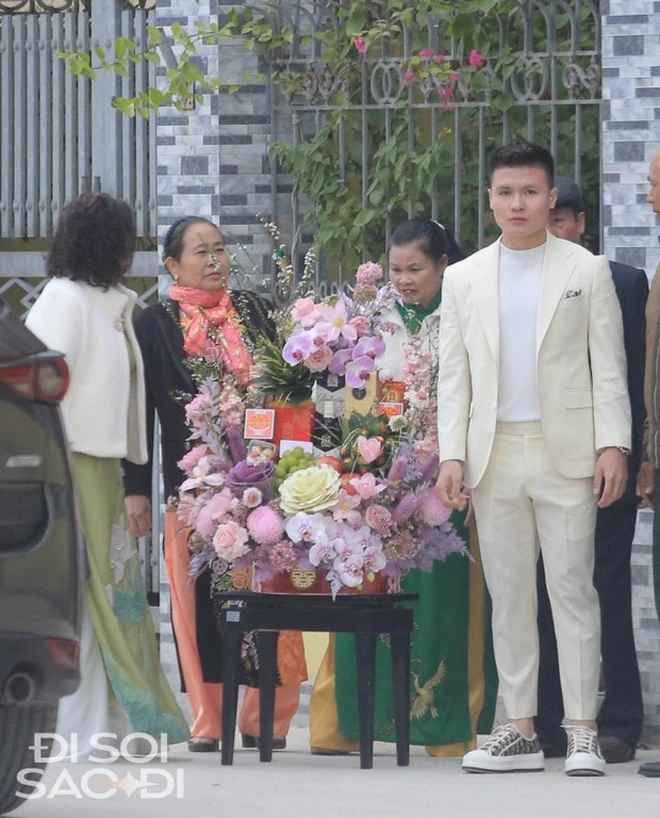 Theo thông tin mới nhất, cầu thủ Quang Hải và Chu Thanh Huyền sẽ tổ chức lễ ăn hỏi vào ngày 1/1/2024 nhằm đúng Tết Dương lịch. Ảnh: Đi soi sao đi