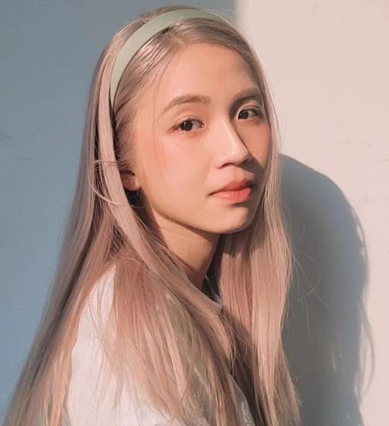 Trong những bức ảnh gần đây, có thể thấy “hot girl ống nghiệm” đã lột xác, trưởng thành hơn rất nhiều.