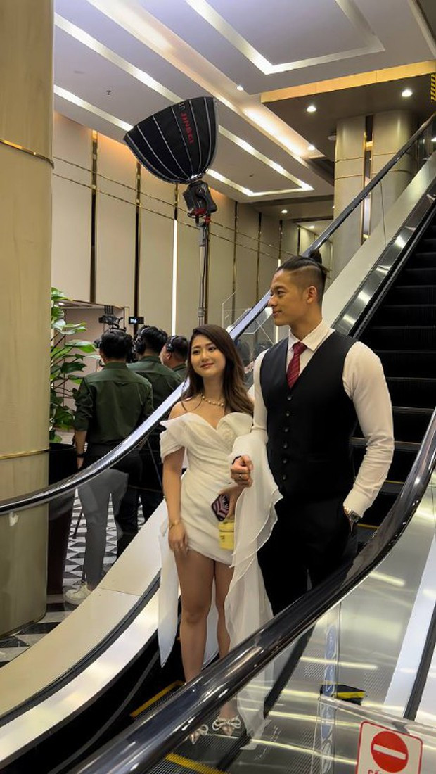 Đáp trả lại điều này, cả Hà My và Trí Thịt Bòa đều không lên tiếng. Trên Instagram cá nhân, nàng hot girl chỉ đăng tải một bức ảnh duy nhất tại sự kiện với ngoại hình "10 điểm không có nhưng". Đây có lẽ là cách cô nàng dằn mặt anti fan chê bai ngoại hình cô nàng.