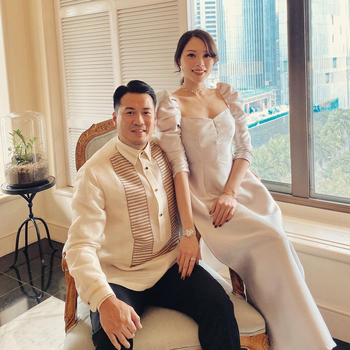 Linh Rin từng chia sẻ những câu chuyện liên quan đến việc "làm dâu hào môn". Cô trải lòng: "Tôi và Phillip Nguyễn khá thoải mái với nhau, không bắt buộc phải thế này thế kia. Tôi và Phillip Nguyễn cố gắng mỗi lần họp mặt sẽ cùng nhau có mặt, đó là trách nhiệm của tôi và Phillip Nguyễn".