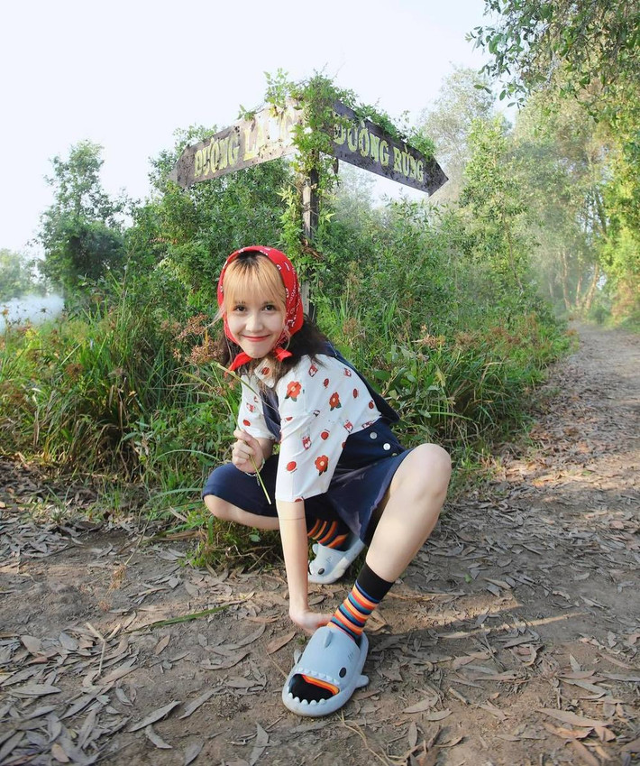 Thậm chí còn có nhiều fan khẳng định suýt nữa thì không nhận ra “anh Hậu” thường ngày.