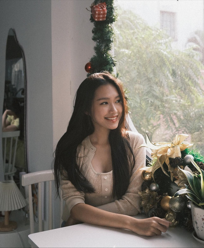 Cả hai vừa có chuyến thăm Sa Pa. Doãn Hải My khoe đôi chân thon dài giữa thời tiết giá rét miền Bắc.