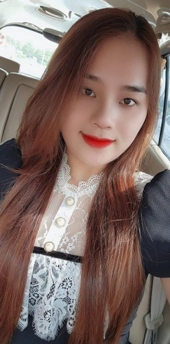 Có thể thấy, thay vì chọn địa điểm nghỉ dưỡng sang trọng và đắt tiền thì cặp đôi lại đưa nhau ra công viên Châu Đốc trong không gian yên bình để cùng nhau trò chuyện, ăn uống và tận hưởng những khoảnh khắc đáng nhớ cùng người mình yêu.