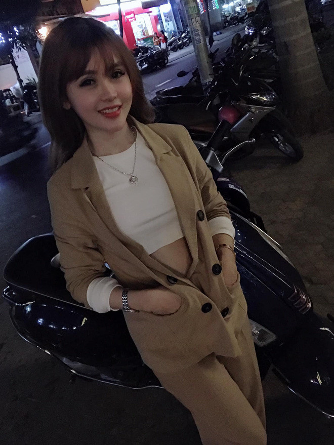 Trước đây, Dương Thy được fans của nam YouTube gán cho nickname là “cameraman” của Khoa Pug. Bởi cô hầu như đồng hành trong hầu hết các clip trải nghiệm của nam YouTuber nhưng chỉ làm "camera giấu mặt", ít khi lộ diện.