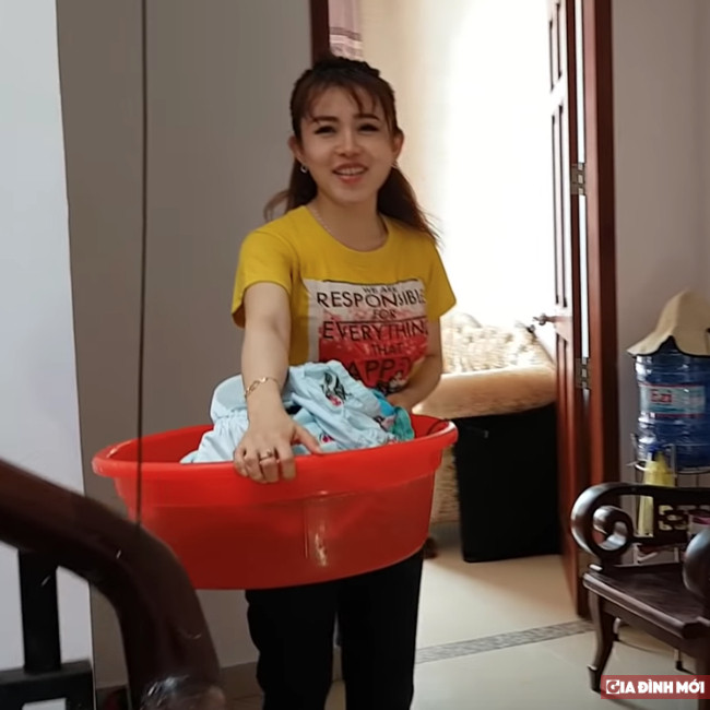 Sau một thời gian dài ở Mỹ để phẫu thuật kéo chân và kinh doanh cùng những trải nghiệm thú vị, nam YouTuber đã về Việt Nam.