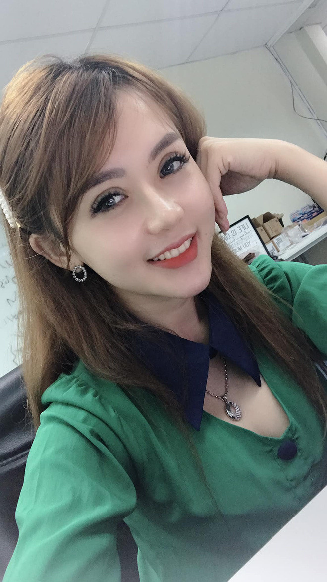 Được biết, cô gái bị nhầm là "bạn gái tin đồn" của Khoa Pug có tên là Dương Thy. Cô nàng xinh đẹp này cũng không phải gương mặt quá xa lạ bởi trước đó, cô xuất hiện rất nhiều trong các clip của nam YouTuber.
