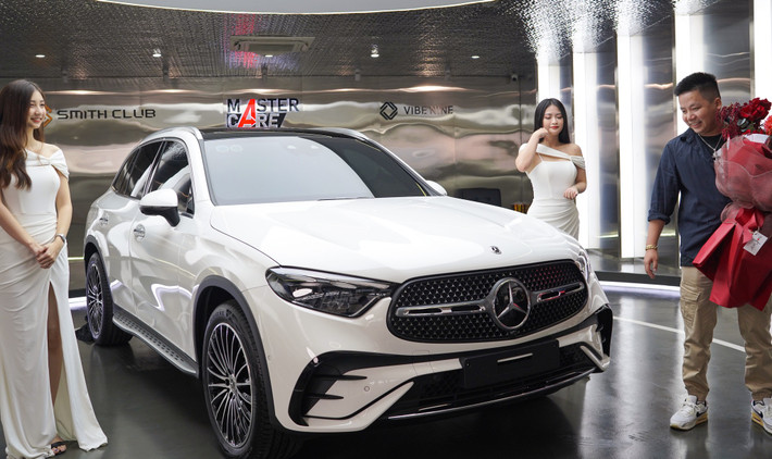 Được biết, cách đây 2 năm, ngày 16/7/2021, Khoa Pug từng hứa với “ông trùm sales Mẹc ” của Sài Thành - Xuân Hoàn rằng: “Em có nói khi nào về Việt Nam sẽ tìm anh và chọn một em xế cưng xịn hơn. Và anh luôn đợi em”.