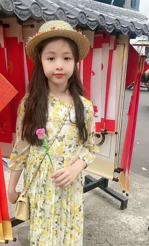 "Trước khi công bố chuyện chồng tôi tôi đã thăm dò ý kiến của hai con rồi, tôi hỏi là bây giờ mẹ nói nhe, trước đây các con còn nhỏ quá nên mẹ không nói, bây giờ mẹ nói nhe...