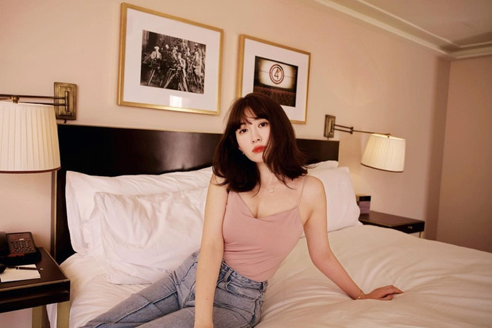 Sau khi rời khỏi nhóm AKB48, Kojima Haruna có lợi thế làm mẫu ảnh quảng cáo nội y và đã không gặp khó khăn trong việc tìm người mẫu cho thương hiệu của mình.