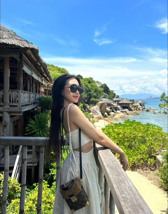 Đoàn Văn Hậu và Doãn Hải My công khai yêu nhau vào ngày 15/8/2022 sau hai năm hẹn hò. Cả hai nhận được sự ủng hộ nhiệt tình từ người hâm mộ vì đẹp đôi.