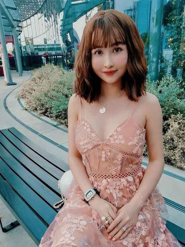 Hình ảnh của Mina Phạm nhận được lượt tương tác lớn từ người hâm mộ. Trong đó, có bình luận dành lời khen có cánh cho cô khi miêu tả vòng eo đẹp như "kỳ quan".
