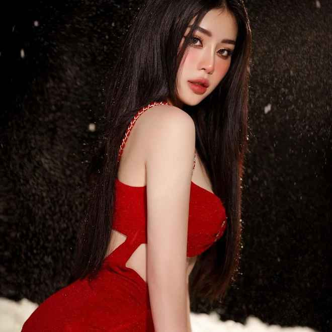 Chu Hồng Nghi có 11 nghìn người theo dõi trên trang cá nhân. Cô nàng sở hữu nhan sắc xinh đẹp.