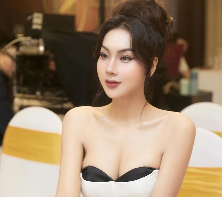 Sau nhiều năm, cuộc sống của Nga Tây có nhiều thay đổi. Cô kết hôn và sinh con đầu lòng cách đây 2 năm. Người đẹp đang tận hưởng cuộc sống gia đình vô cùng hạnh phúc bên người chồng điển trai.