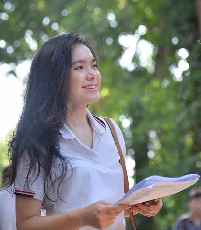 Thiên Trang được mệnh danh là "nữ sinh hot nhất kỳ thi THPT Quốc gia 2019". Hot girl sinh năm 2001 vốn là gương mặt nổi tiếng trên mạng xã hội.