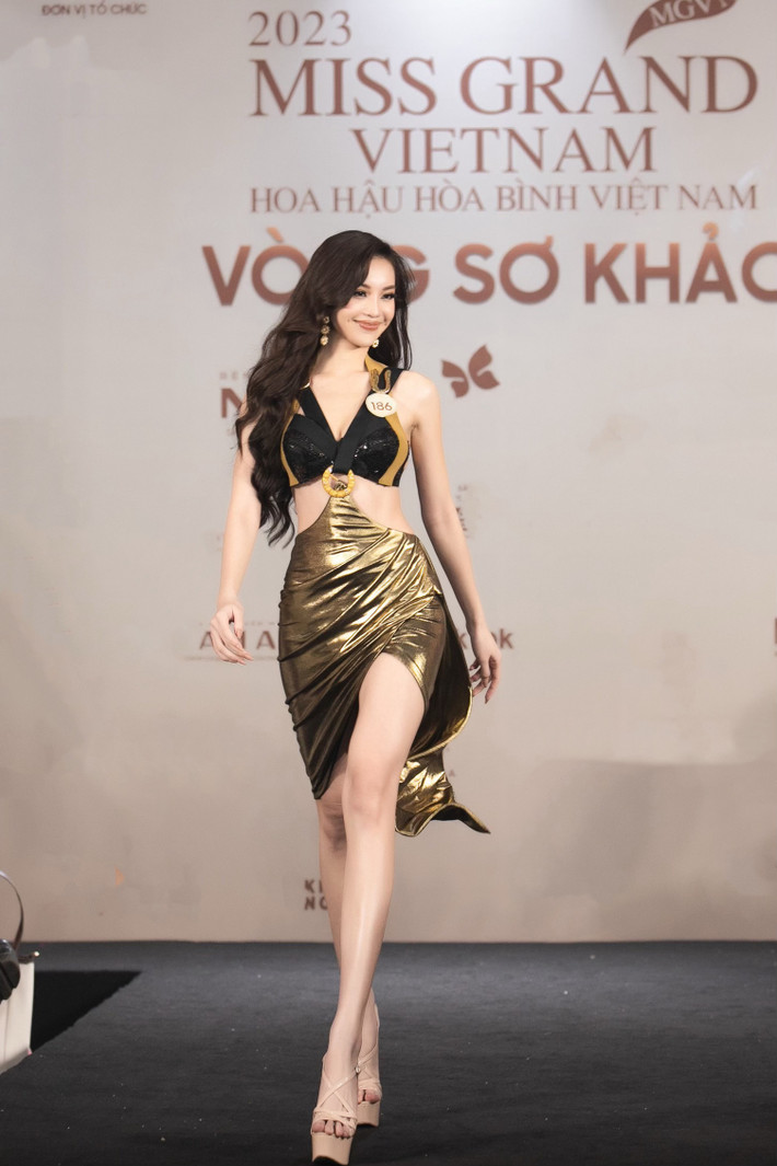 Làn da căng bóng, trắng mịn cũng là yếu tố giúp Thúy Vi ghi điểm trong mắt người hâm mộ.