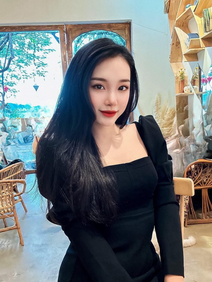 Vũ Minh Anh là người Hà Nội, đang Học Khoa Luật - Hành chính & Tư pháp tại Học Viện Phụ Nữ Việt Nam.