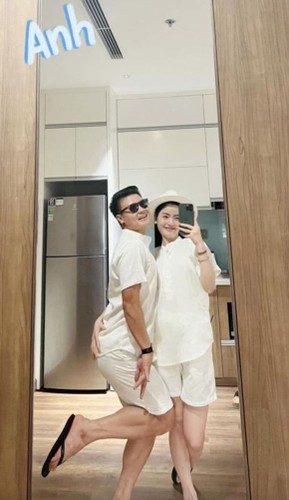 Mặc dù thời gian gần đây, bạn gái Quang Hải đang nhận nhiều ý kiến trái chiều với loạt thị phi trên trời rơi xuống nhưng cô vẫn rất được lòng số đông người hâm mộ. Netizen mong rằng ngày công khai và về chung nhà của Quang Hải và Chu Thanh Huyền sẽ không còn xa.