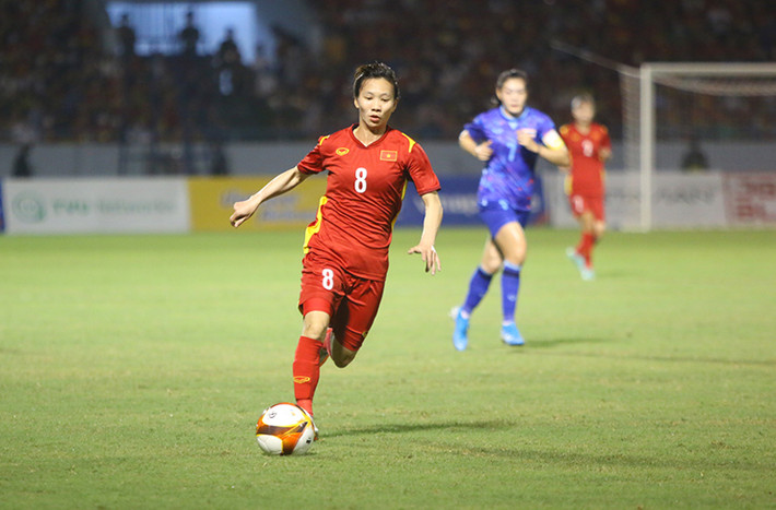 FIFA tin rằng Thùy Trang sẽ là người giúp tuyển nữ Việt Nam kiểm soát tốt và giảm bớt áp lực ở tuyến giữa nhờ sự điềm tĩnh, tinh thần chiến đấu không biết mệt mỏi. Ảnh: FIFA.
