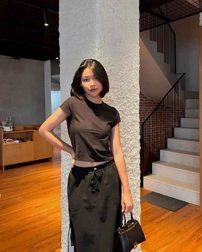 Hot Tiktoker này thường xuyên cập nhật tình hình đám cưới và hình ảnh của chị gái trong ngày trọng đại.