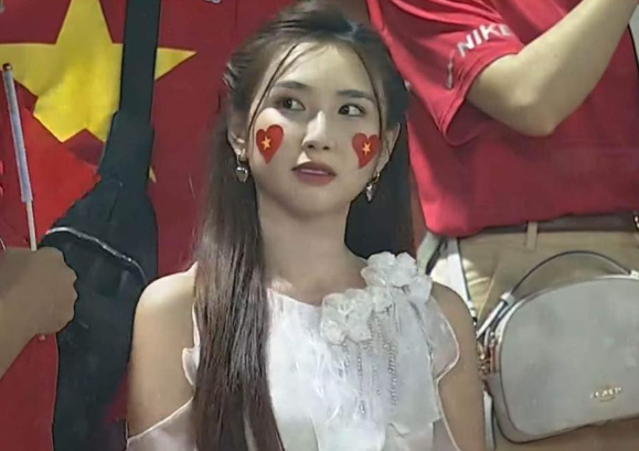 Trong số dàn gái xinh Việt Nam xuất hiện tại Thammasat còn có gương mặt khá quen thuộc đó là nữ TikToker Thanh Mèo.