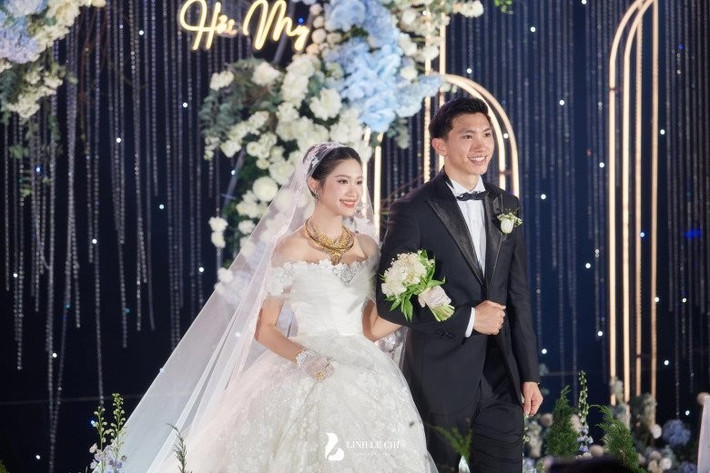 Như vậy, với thông tin từ “team qua đường” kể lại khi chứng kiến mẹ Văn Hậu cùng chàng cầu thủ đưa Hải My đi khám lại càng rõ mồn một Vcặp đôi đã có tin vui.